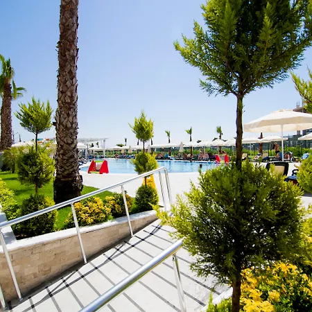 Готель Port River &