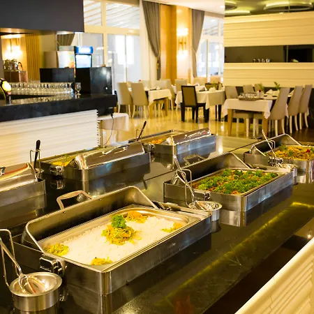 Готель Port River &