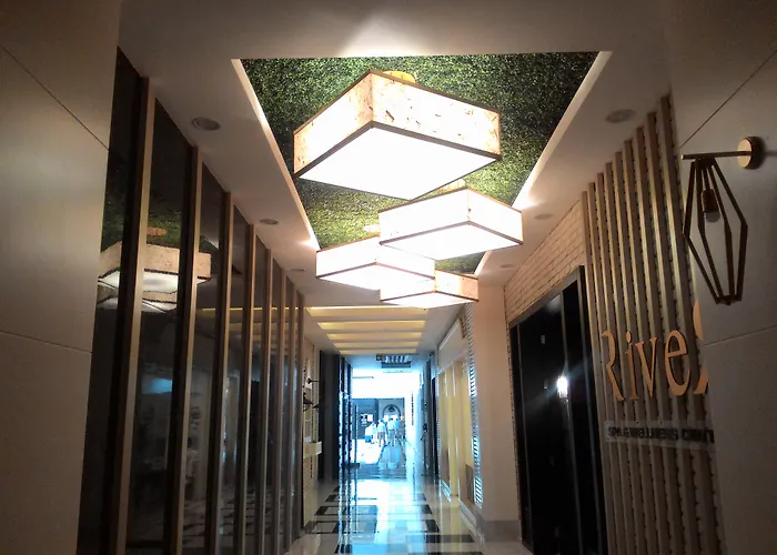 Port River & Готель Сіде